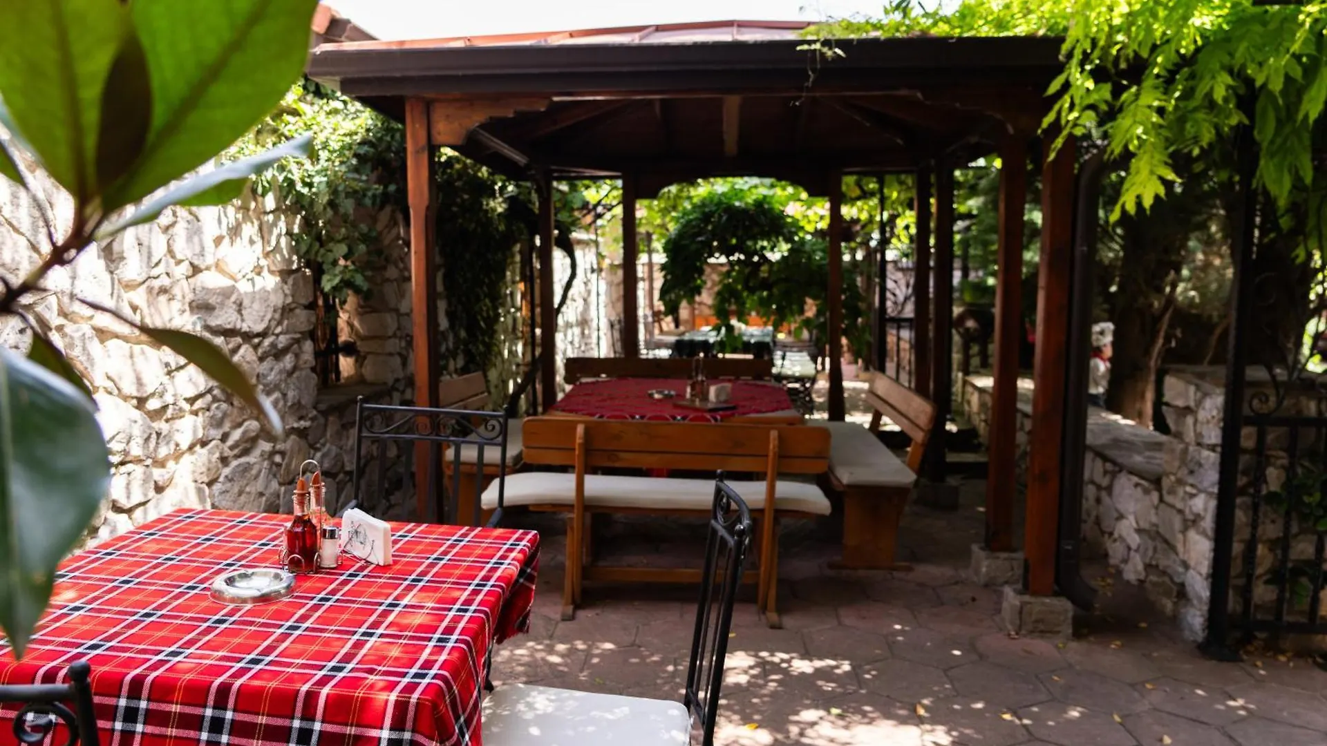 Guest house Family Hotel Bunara Brestnik